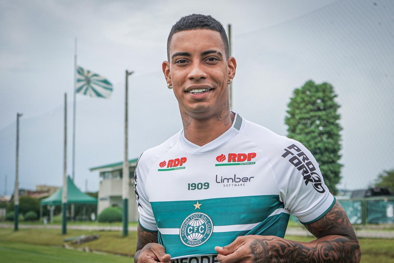 Alef Manga deve voltar a atuar pelo Coritiba em fevereiro (Foto: Divulgação)