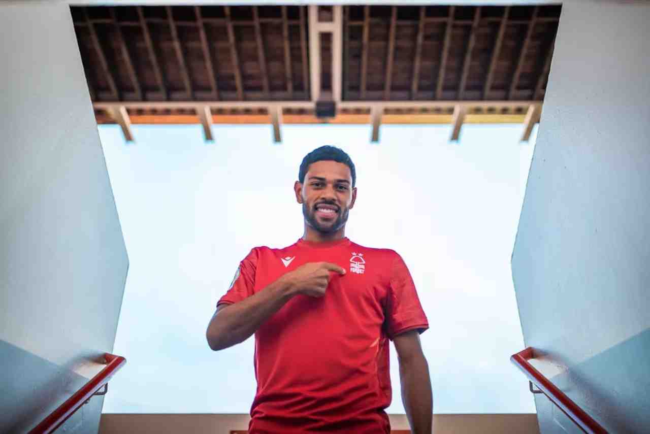 Renan Lodi está perto de acerto com o Al-Hilal