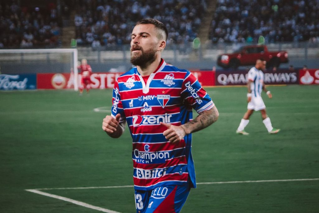 Meia Lucas Lima está próximo de assinar com o Santos