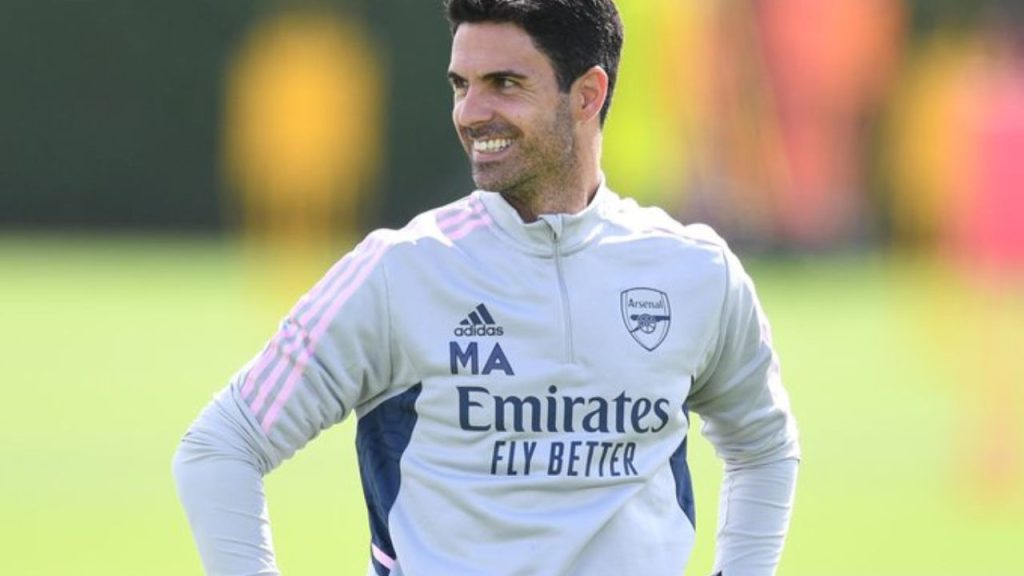 Treinador Mikel Arteta em treino do Arsenal