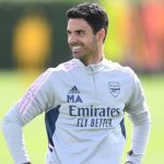 Treinador Mikel Arteta em treino do Arsenal