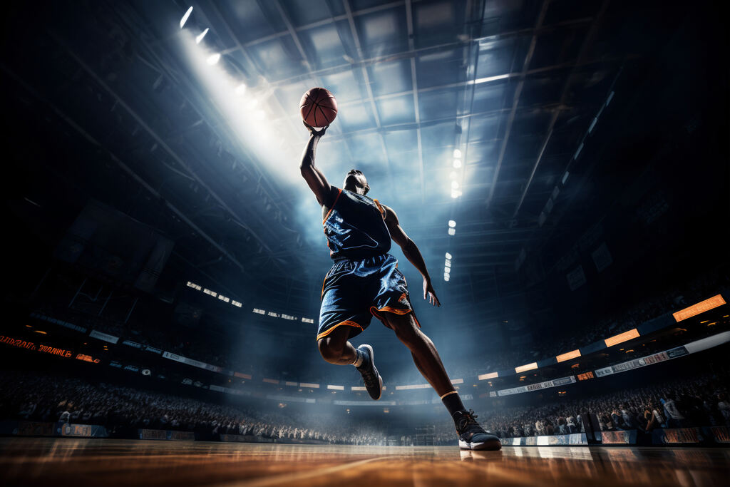 Jogador de basquete de uniforme azul com detalhes amarelos, saltando para realizar uma enterrada na quadra.