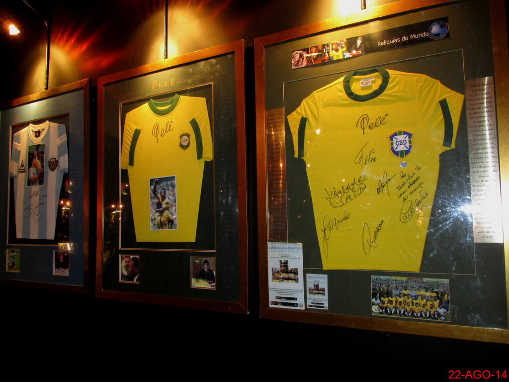 Camisas da seleção brasileira expostas no museu da CBF