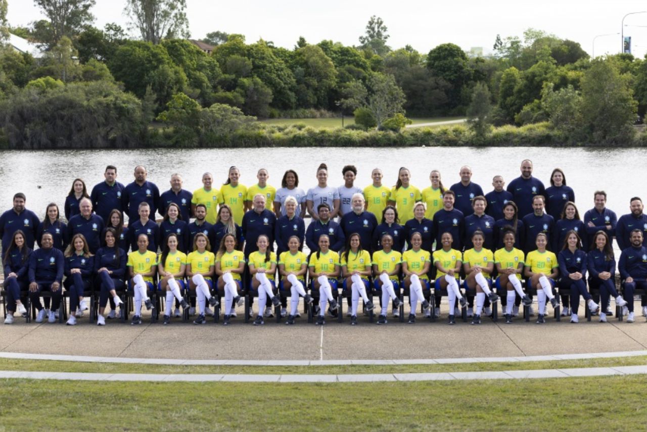 Seleção Brasileira faz foto oficial da maior delegação da história em uma Copa do Mundo Feminina Foto: Thais Magalhães/CBF