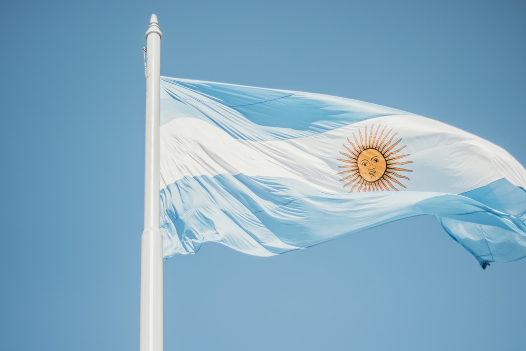 Bandeira da Argentina tremulando no mastro
