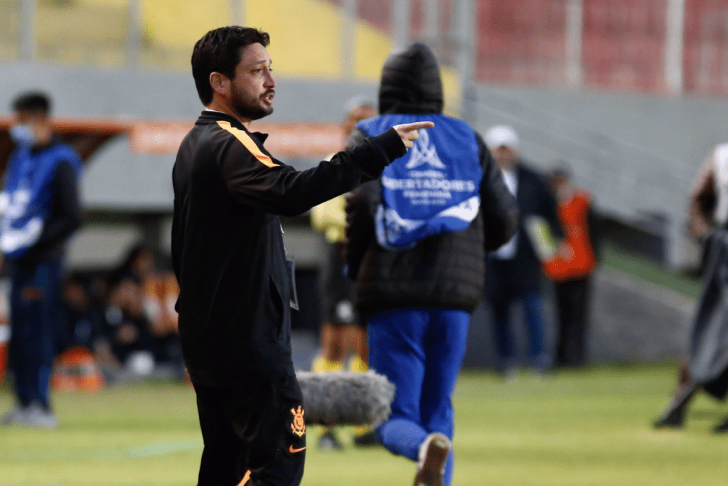 Arthur Elias vai comandar a Seleção Brasileira Feminina (Foto: SCCPFutFeminino/Twitter)
