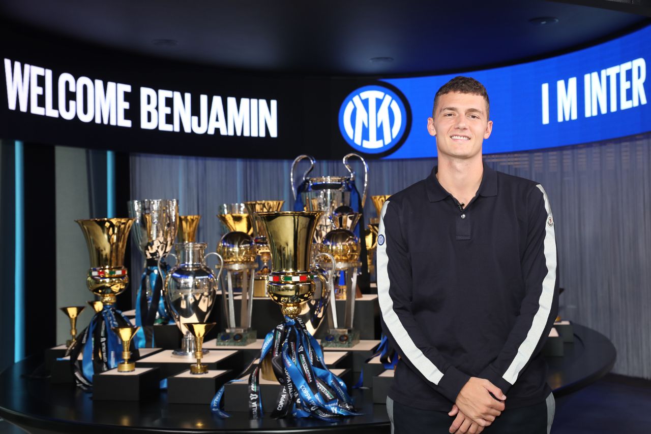 Pavard troca o Bayern de Munique pela Inter de Milão