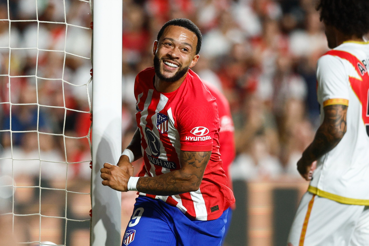 Depay comemora gol pelo Atlético de Madrid