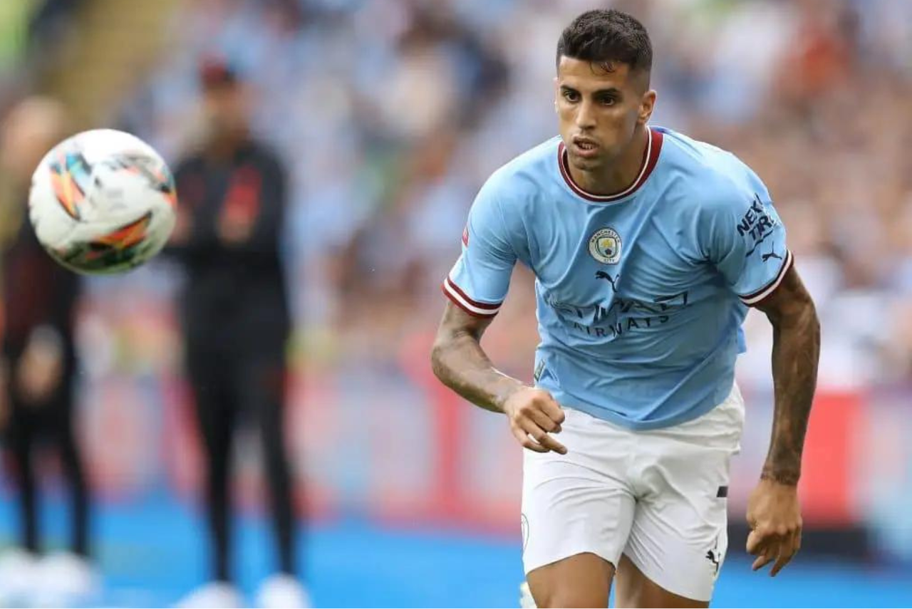 Barcelona terá João Cancelo emprestado por uma temporada (Foto: Manchester City/Divulgação)