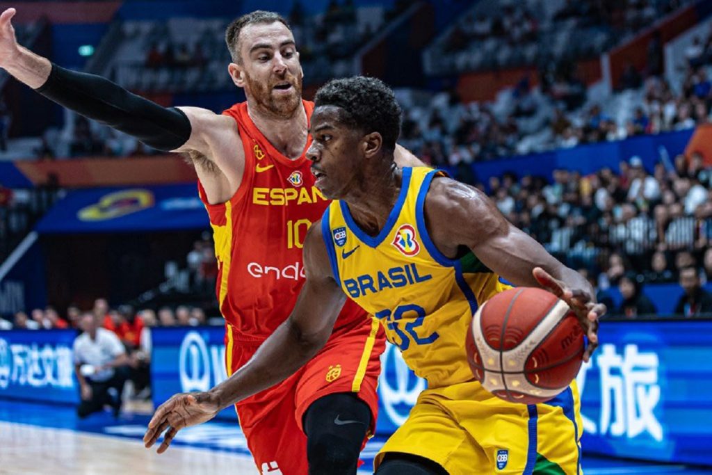 Brasil perde para Espanha e se complica no Mundial masculino de basquete