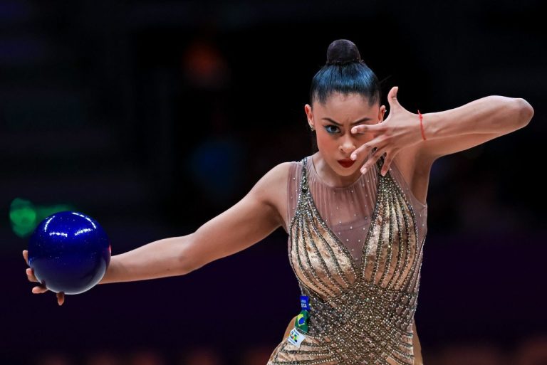 <p>Bárbara Domingos durante apresentação no Mundial de Ginástica Rítmica (Foto: Ricardo Bufolin/CBG)</p>
