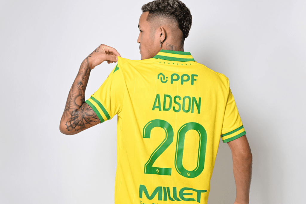 Adson, ex-Corinthians, vai reforçar o clube francês Nantes (Foto: FC Nantes/Divulgação)