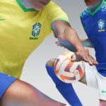 Duas jogadores usando as novas camisas da seleção brasileira a amarela e a azul
