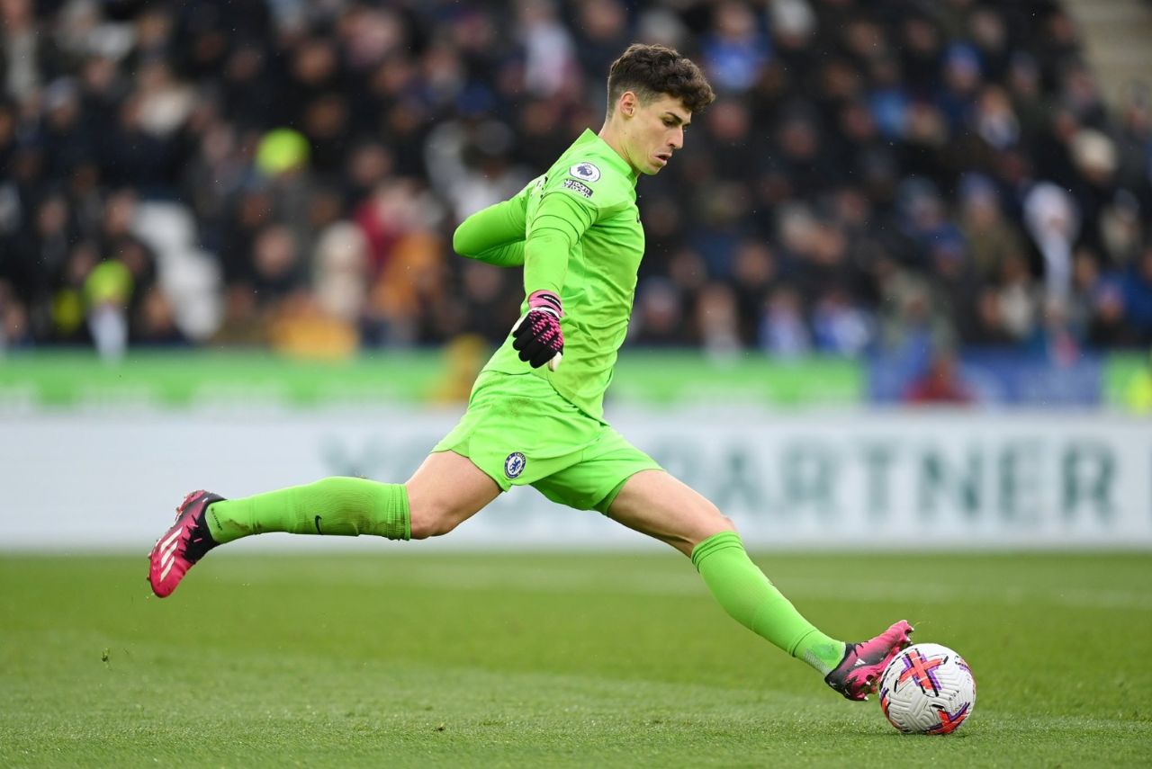 Kepa em campo pelo Chelsea. Goleiro pode seguir para o Real Madrid