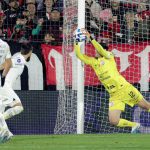 Cássio defende bola no jogo entre Corinthians e Newell's