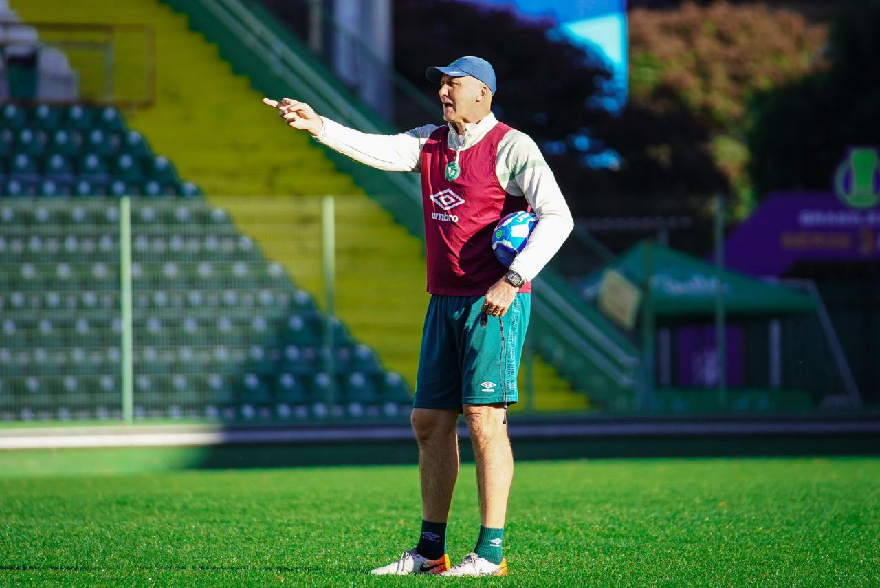 Gilmar Dal Pozzo comanda treino da Chapecoense na Arena Condá
