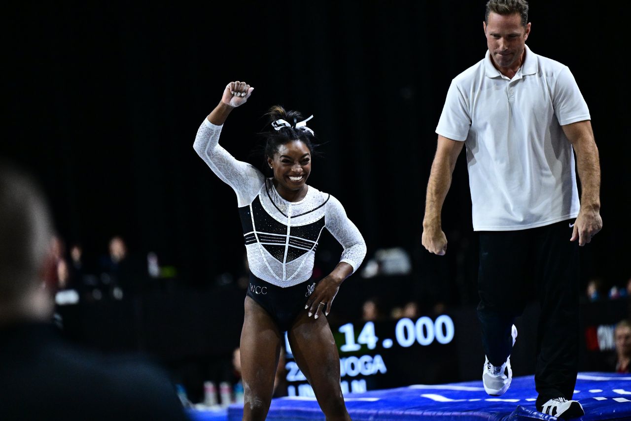 Simone Biles venceu o individual geral durante a competição 2023 US Classic, realizada em Chicago Foto: USA Gymnastics/Twitter