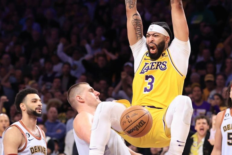 <p>Anthony Davis é um dos astros dos Los Angeles Lakers na NBA (Foto: Twitter/Lakers)</p>