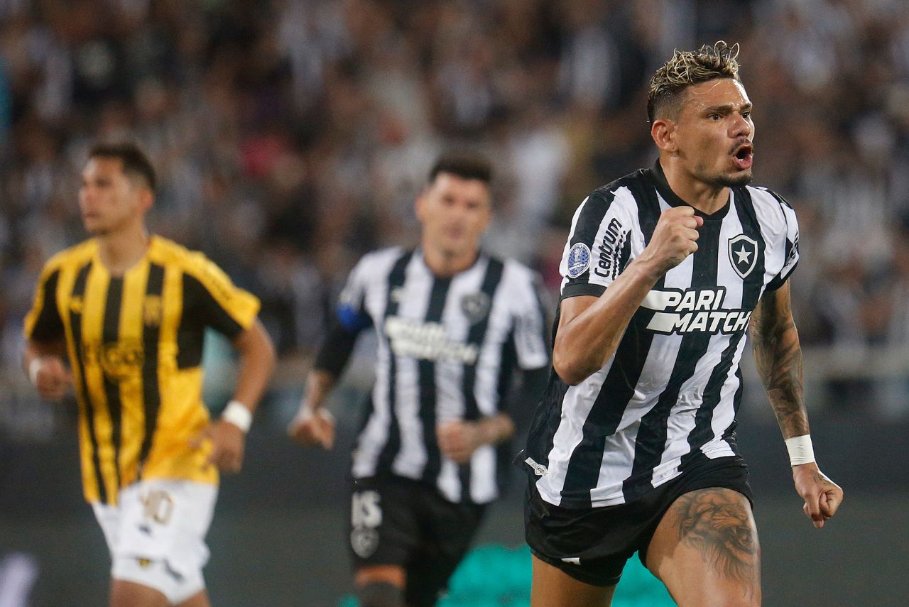 Tiquinho comemora o gol que deu a vitória ao Botafogo contra o Guaraní