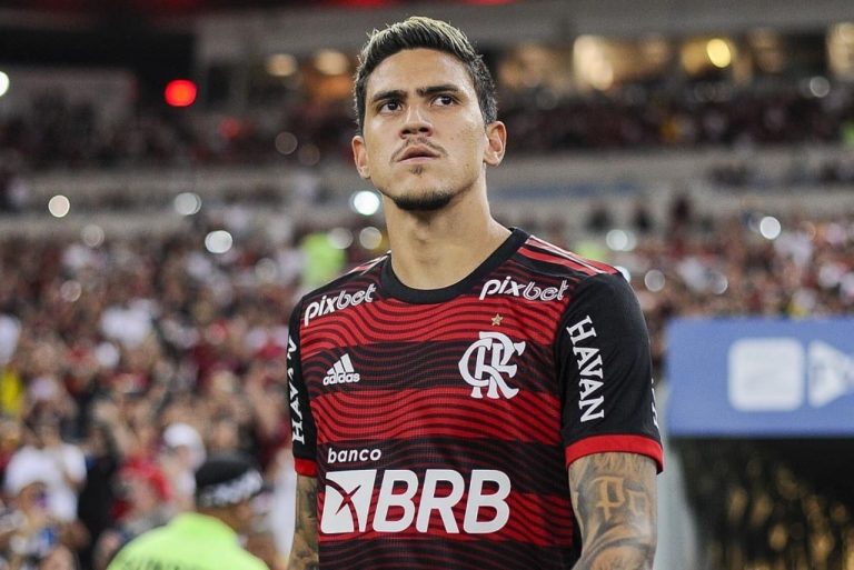 <p>Atacante recebeu multa em dinheiro e está fora do jogo contra o Olímpia (Foto: Marcelo Cortes/Flamengo)</p>
