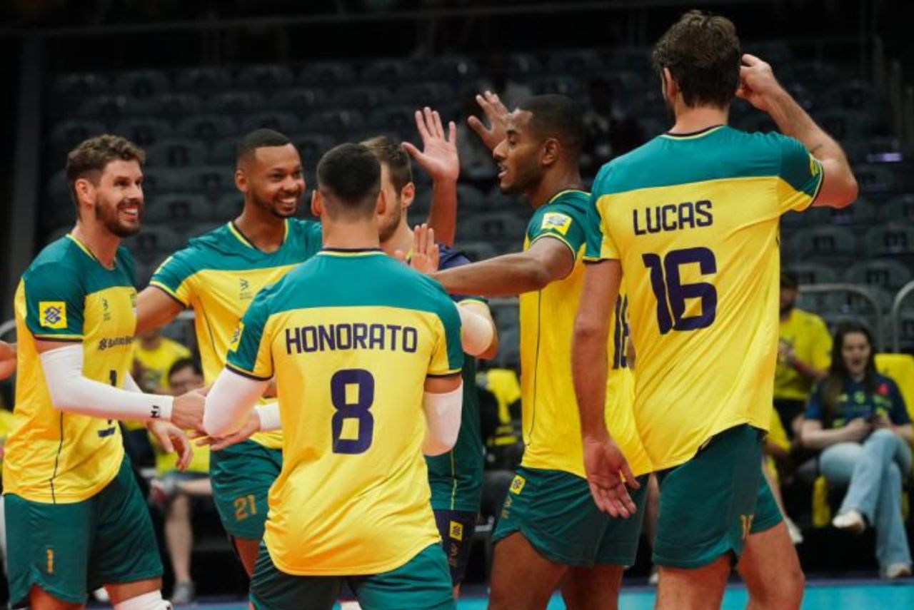 Paris: Seleção brasileira masculina de vôlei Foto: Mauricio Val/FVImagem/CBV