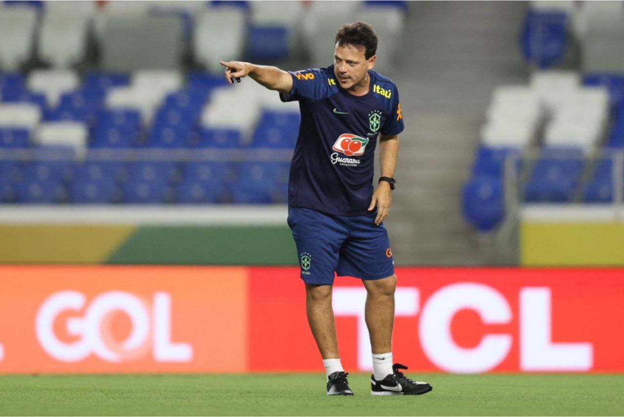 Estilo de jogo de Fernando Diniz foi ressaltado por tablóide (Foto: Vitor Silva/CBF)