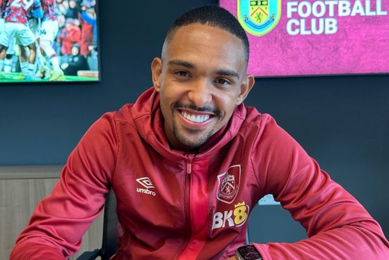 Brasileiro renova com o Burnley