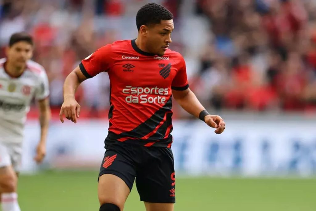 Vitor Roque pode não atuar mais pelo Athletico-PR