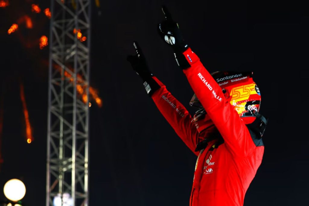 Carlos Sainz terminou em primeiro no GP de Singapura (Foto: FIA/Divulgação)