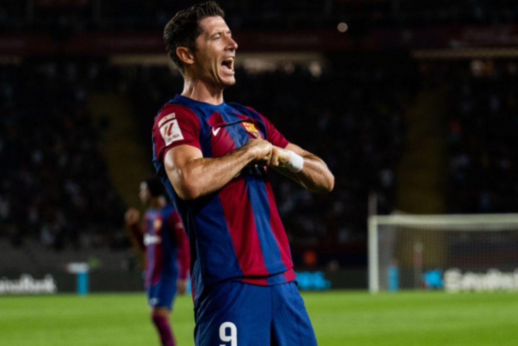 Lewandowski comemora gol pelo Barcelona