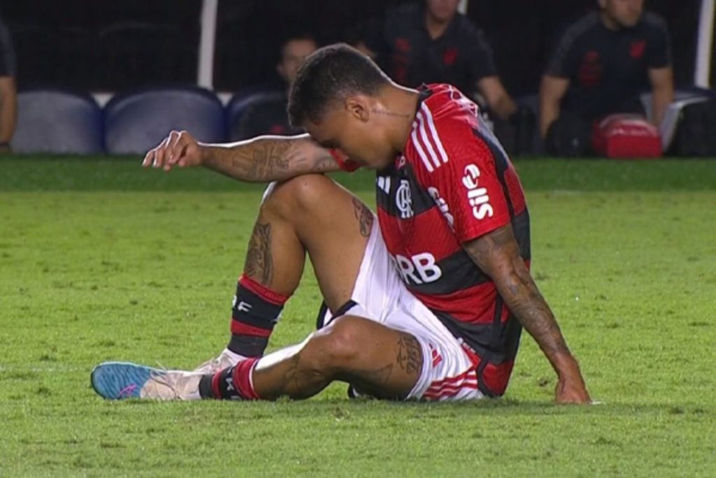 Allan sente lesão em jogo do Flamengo