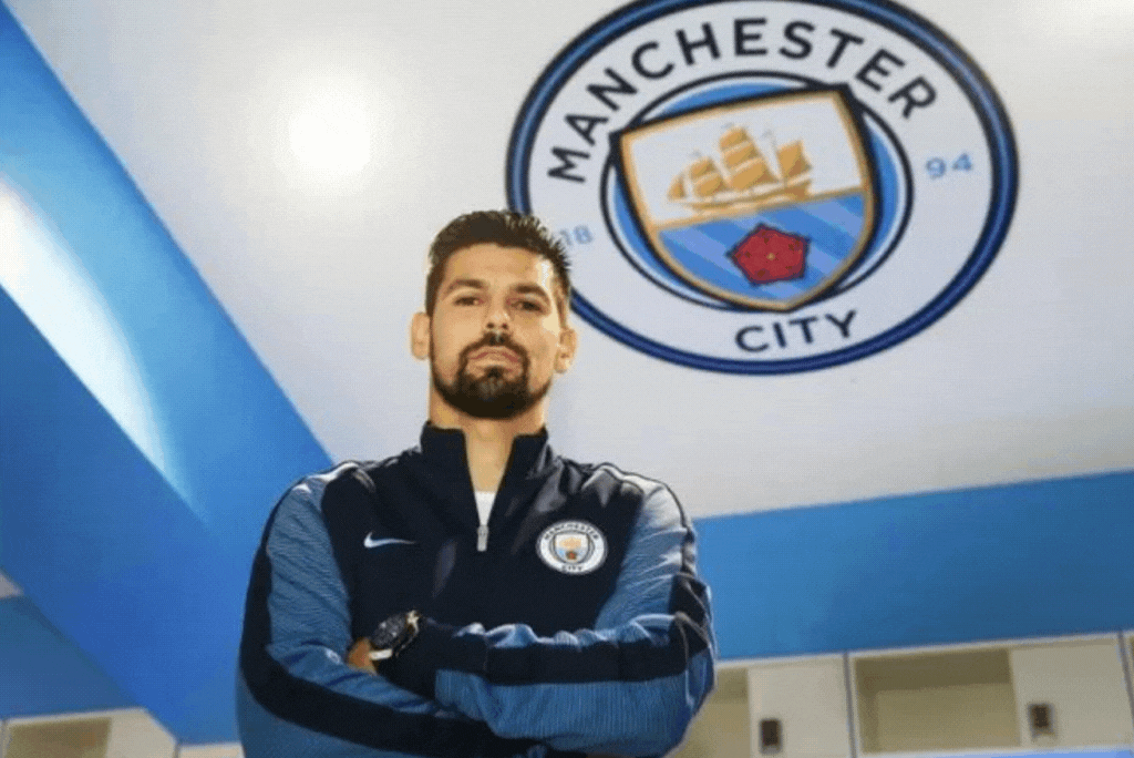 Atacante Nolito, de 36 anos, anunciou aposentadoria (Foto: Manchester City/Divulgação)