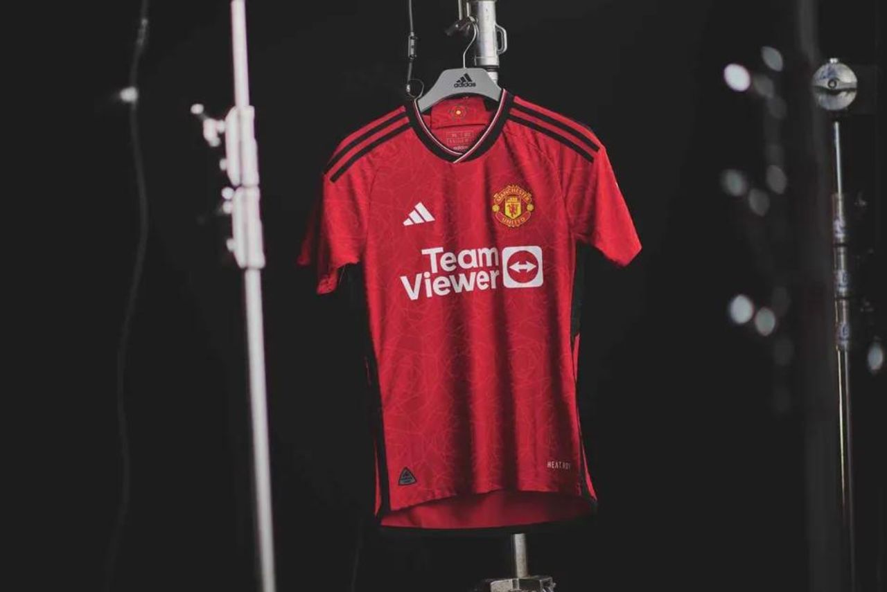 Uniforme do Manchester United para 2023/24; clube terá novo patrocinador master a partir de 2024 Foto: Manchester United/Divulgação