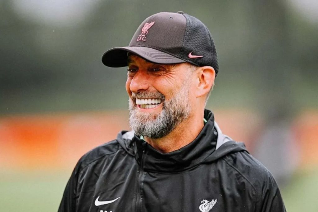 Klopp durante treino do Liverpool