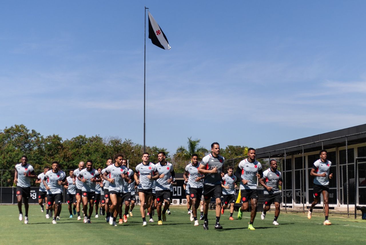 Elenco do Vasco em treinamento