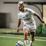 Soteldo em campo pelo Santos
