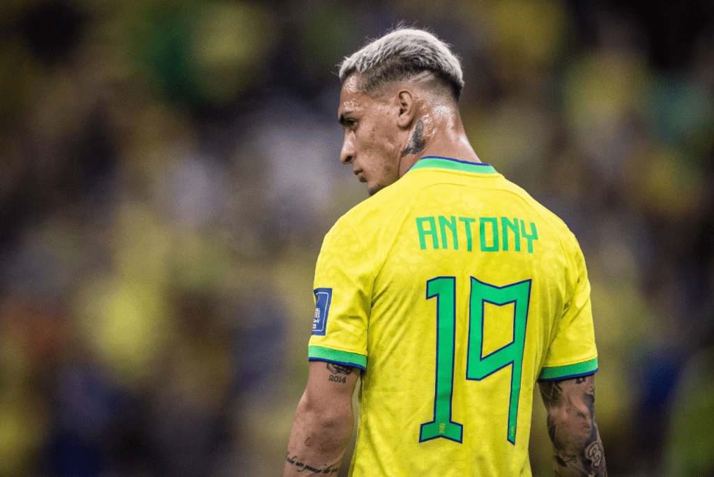 Atacante Antony é acusado de agressão pela ex-namorada (Foto: Twitter/Reprodução)