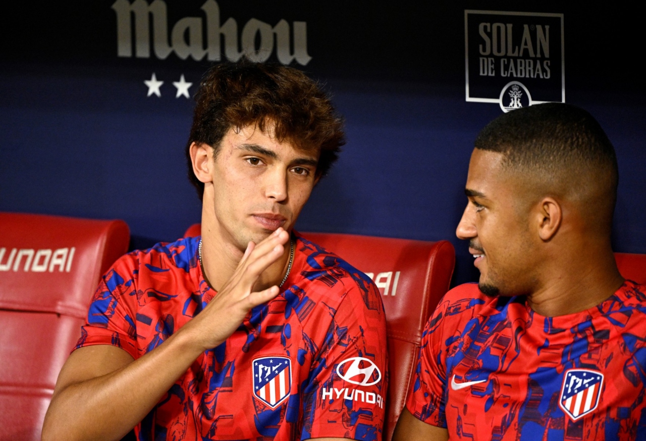 João Félix no banco de reservas do Atlético de Madrid