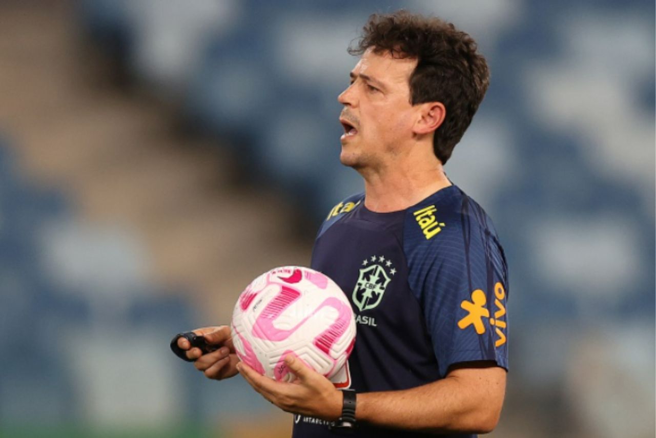 Fernando Diniz em último treino da seleção antes da partida contra a Venezuela Foto: Vitor Silva/CBF