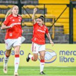 Roberta Schroeder marcou o primeiro na goleada do Internacional sobre o Boca Juniors (Foto: Staff Images/Conmebol)