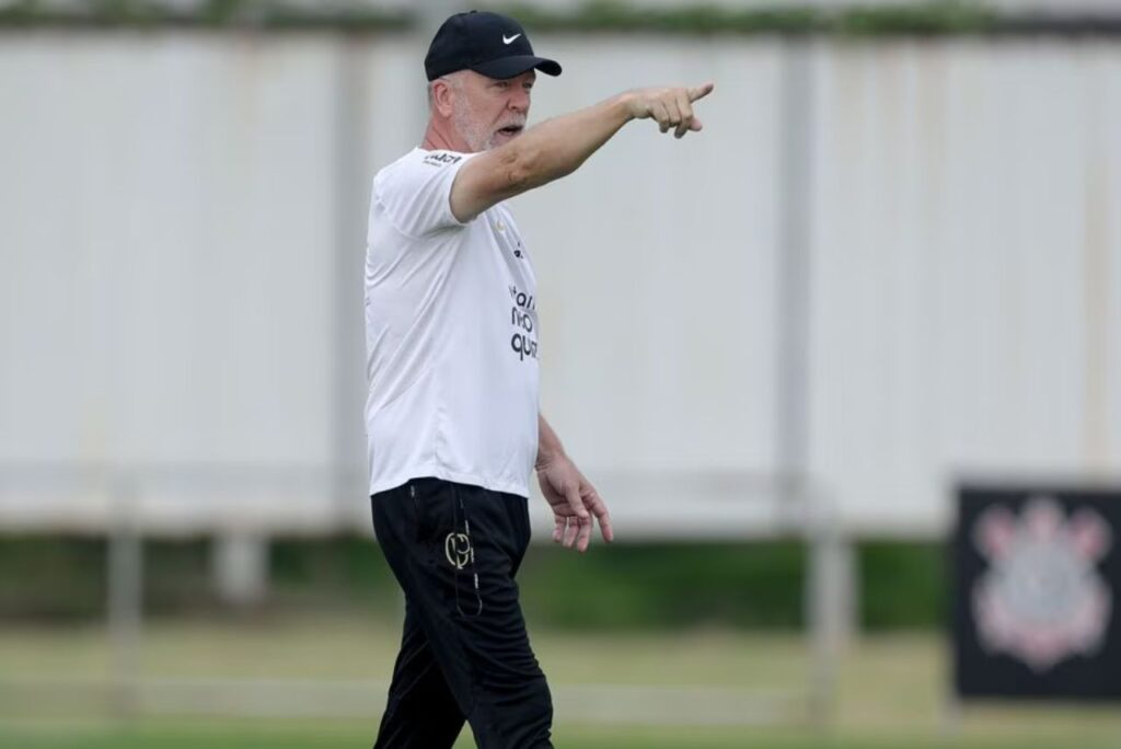 Mano Menezes quer focar no Brasileirão com o Corinthians (Foto: Rodrigo Coca/Corinthians)