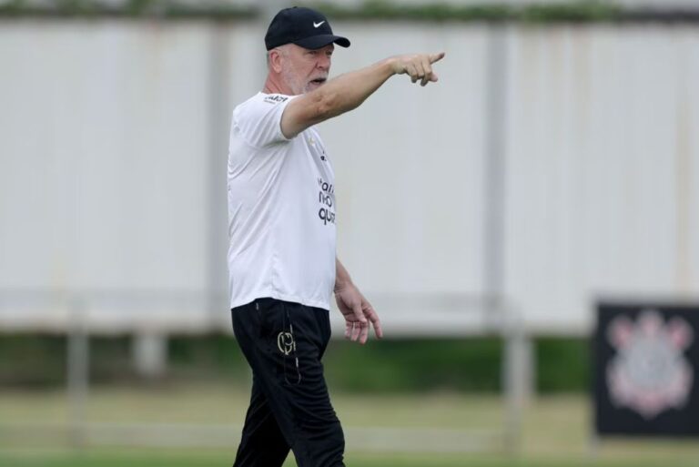 <p>Mano Menezes quer focar no Brasileirão com o Corinthians (Foto: Rodrigo Coca/Corinthians)</p>
