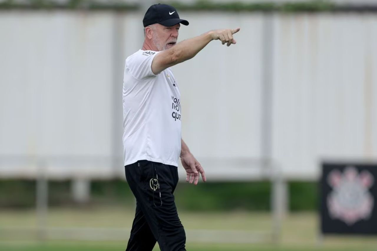 Mano Menezes quer focar no Brasileirão com o Corinthians (Foto: Rodrigo Coca/Corinthians)