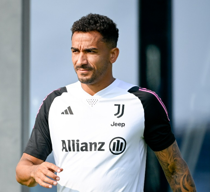 Danilo sofreu lesão em jogo da seleção e só deve atuar pelo Juventus em novembro Foto: Juventus/Divulgação