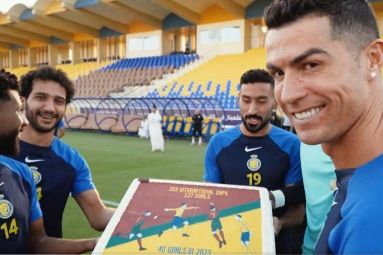 <p>Colegas do Al-Nassr celebraram recordes de Cristiano Ronaldo (Foto: Al-Nassr/X/Reprodução)</p>
