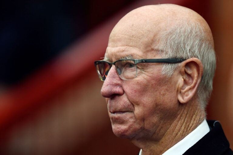 <p>Bobby Charlton faleceu neste sábado (21) aos 86 anos (Foto: AFP(</p>
