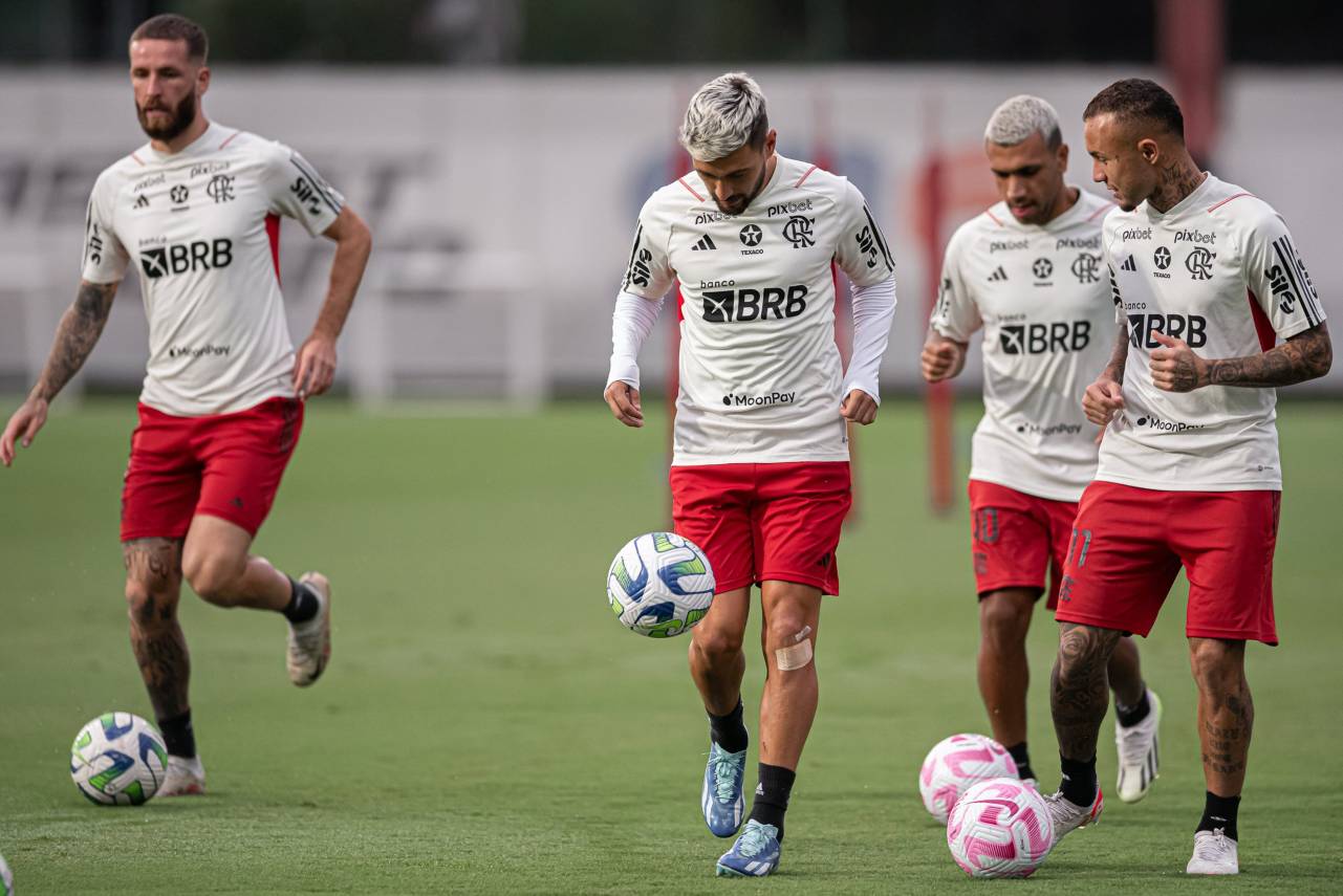 Arrascaeta em treino do Flamengo