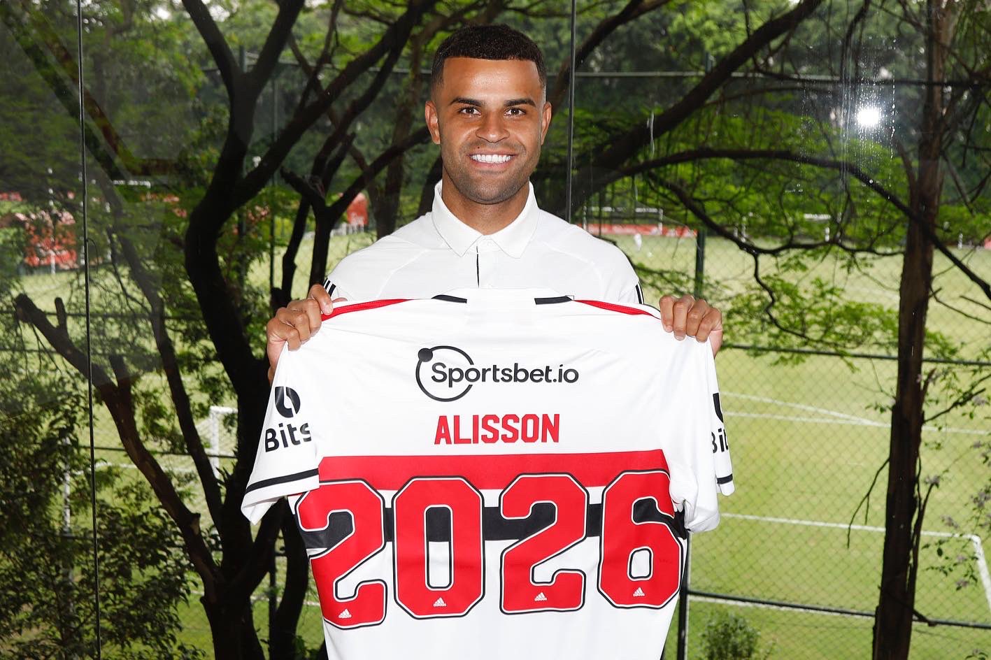 São Paulo anuncia a renovação com Alisson Foto: São Paulo/Divulgação/X