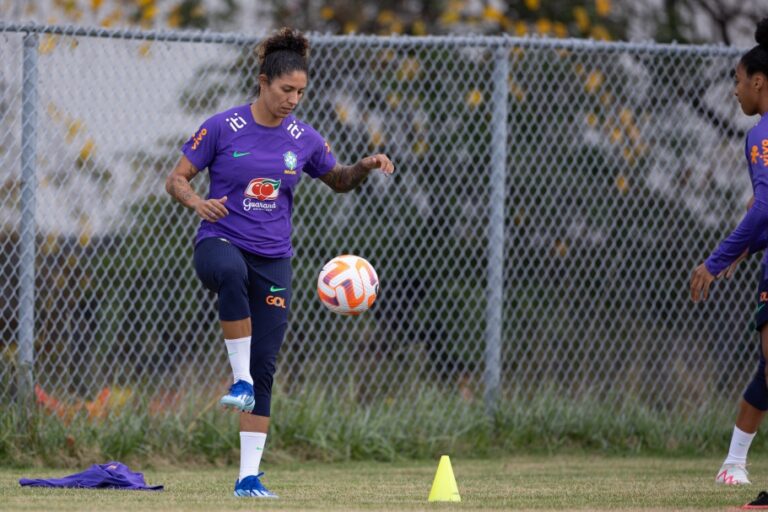 <p>Cristiane celebra volta à Seleção Brasileira<br />
Foto: Leandro Lopes/CBF</p>
