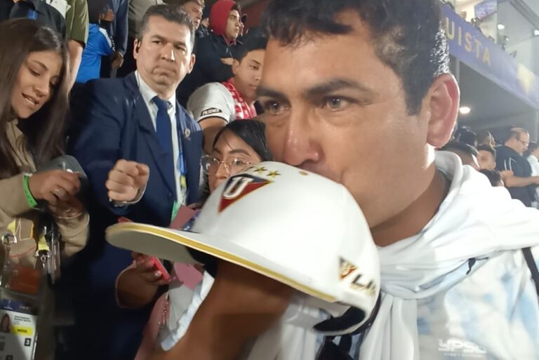 <p>Pedro Saavedra foi o torcedor que deu o boné ao goleiro da LDU (Foto: Celso Ishigami/Click Esportivo)</p>
